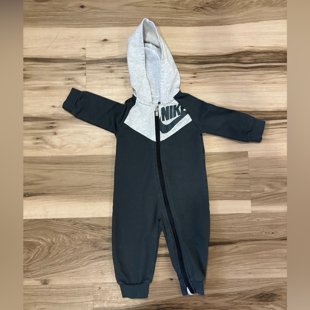 Nike Kids One Piece in Gray and Black